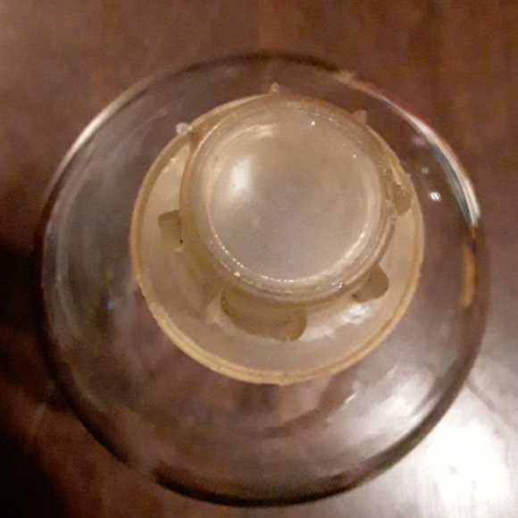 CANDLE HOLDER-- CLEAR GLASS. - Picture 4 of 4
